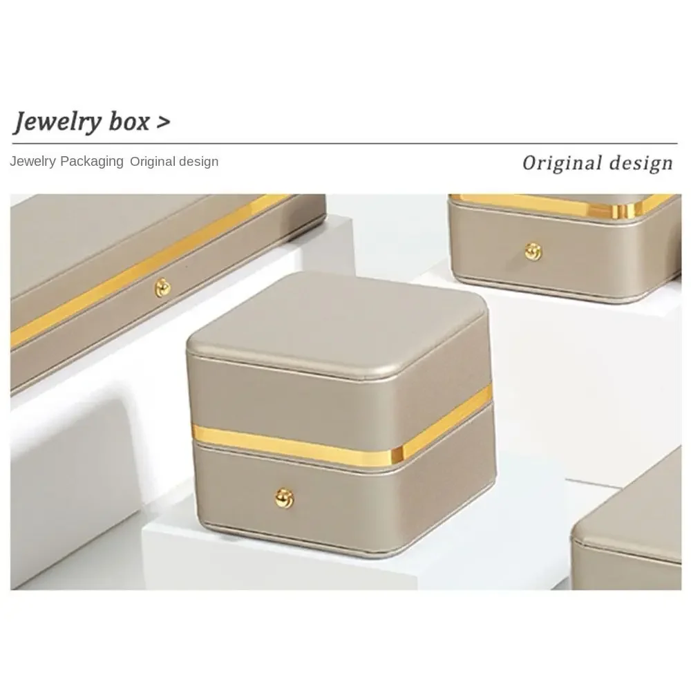 Модная квадратная коробка для колец из искусственной кожи с золотой отделкой, элегантный чехол для хранения колец, бархатная внутренняя упаковка для ювелирных изделий на свадьбу