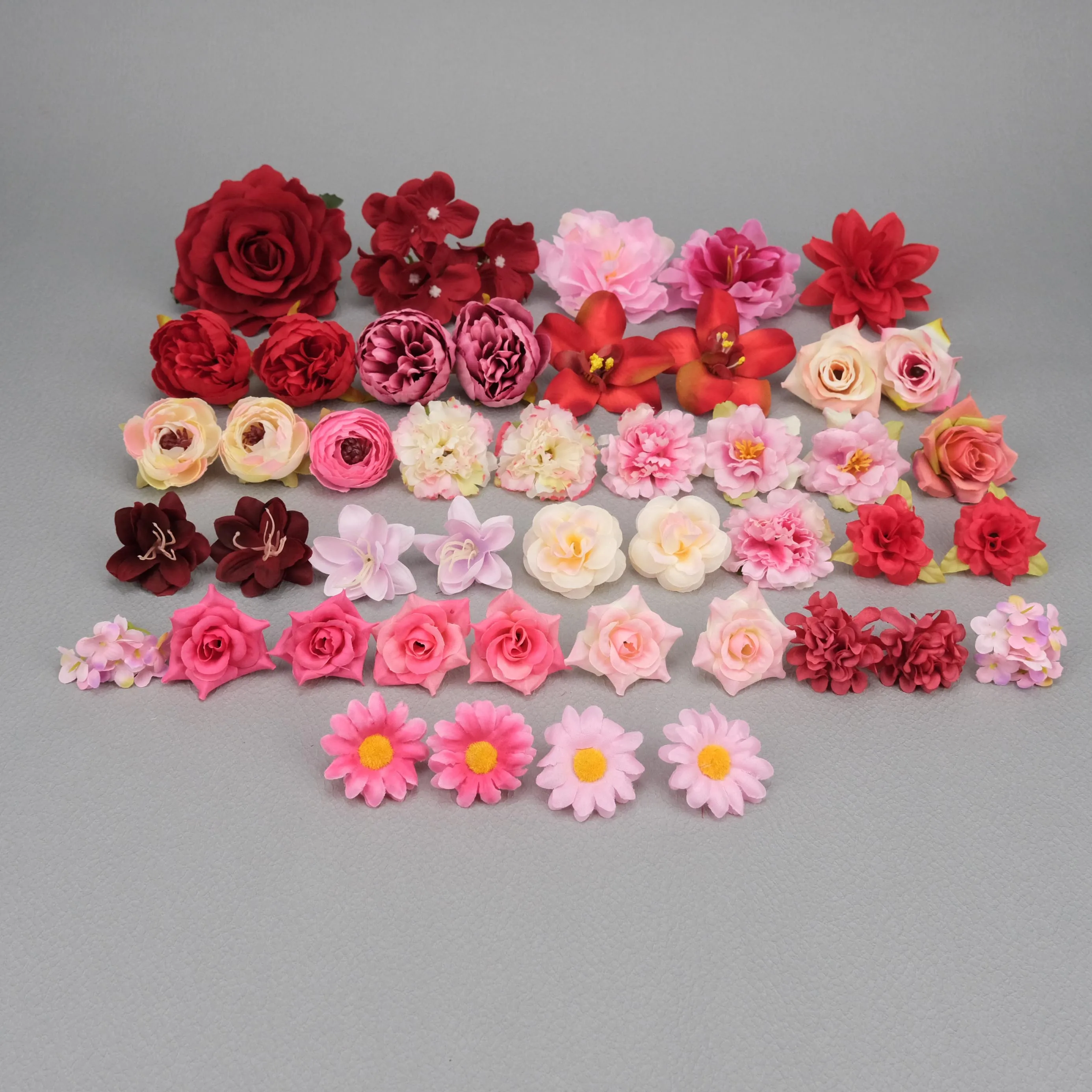 Conjunto de cabezas de flores artificiales de seda, 45 piezas, decoración de Festival, Rosa falsa roja, Margarita Rosa, manualidades DIY, adorno de puerta delantera