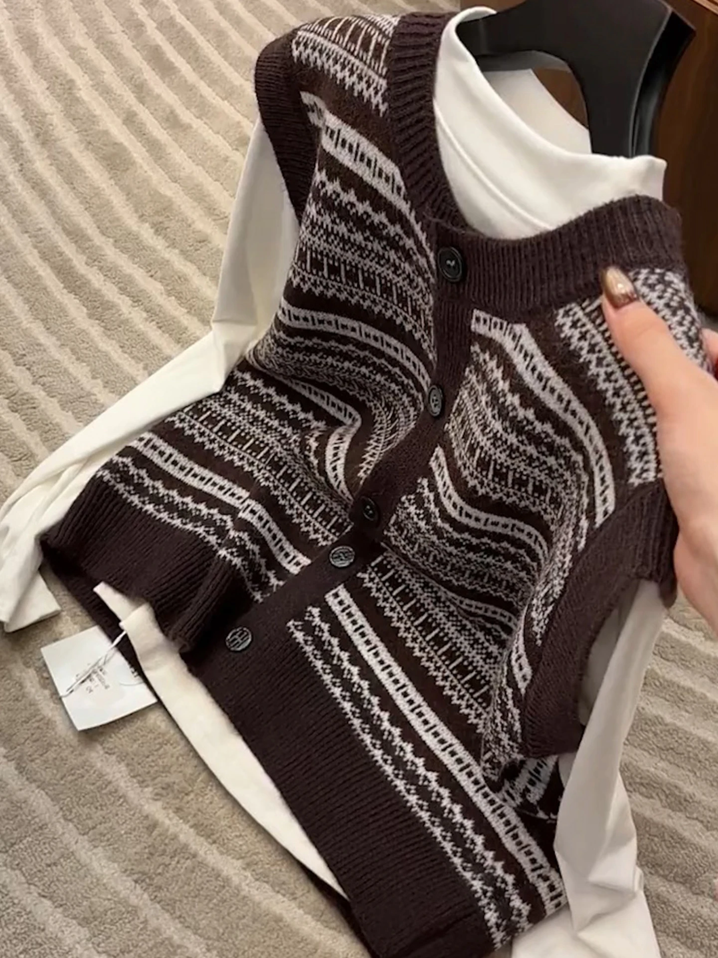 

Вязаный повседневный кардиган-топ с круглым вырезом для женщин, жилет для многослойных образов, мода осень 2025, на пуговицах, повседневная одежда, бренд Poetic Lin