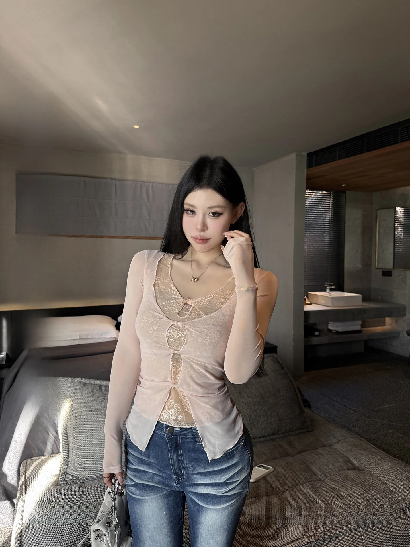 

Bla Sequin Lace Paneling Slim Fit T-irt Women's Sexy Sle Long Sve V-Ne Breathable Casual Top Spring 2026