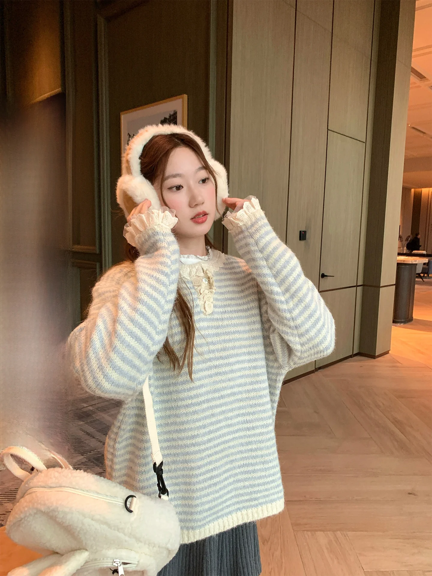 

Новинка! Женский свитер Holli в корейском стиле: свободный, винтажный, с рюшами на воротнике, в полоску. Уютный и комфортный, для осени и зимы.