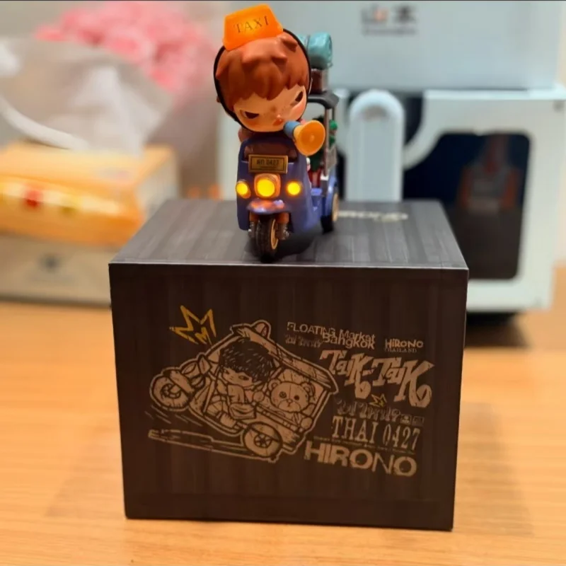 

POP MART Hirono Tuk-Tuk Series: Модная коллекционная фигурка-сюрприз (слепая коробка), аниме-фигурка, игрушка-модель, украшение, кукла