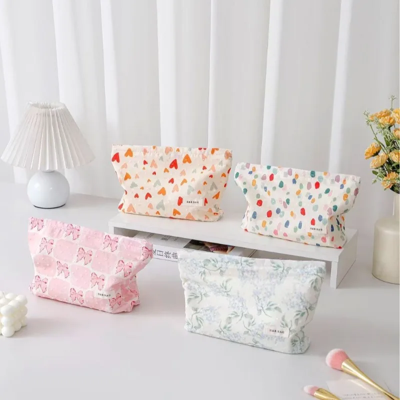 

New Cute Cartoon Aesthetic Cosmetic Bag for girls Portable Travel Makeup Organizer Pouch Skincare Storage Case Hand Carry