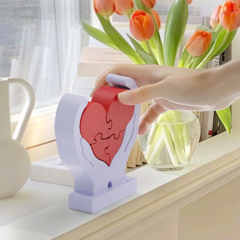 Molde de silicona Diy con manos epoxi sosteniendo el corazón