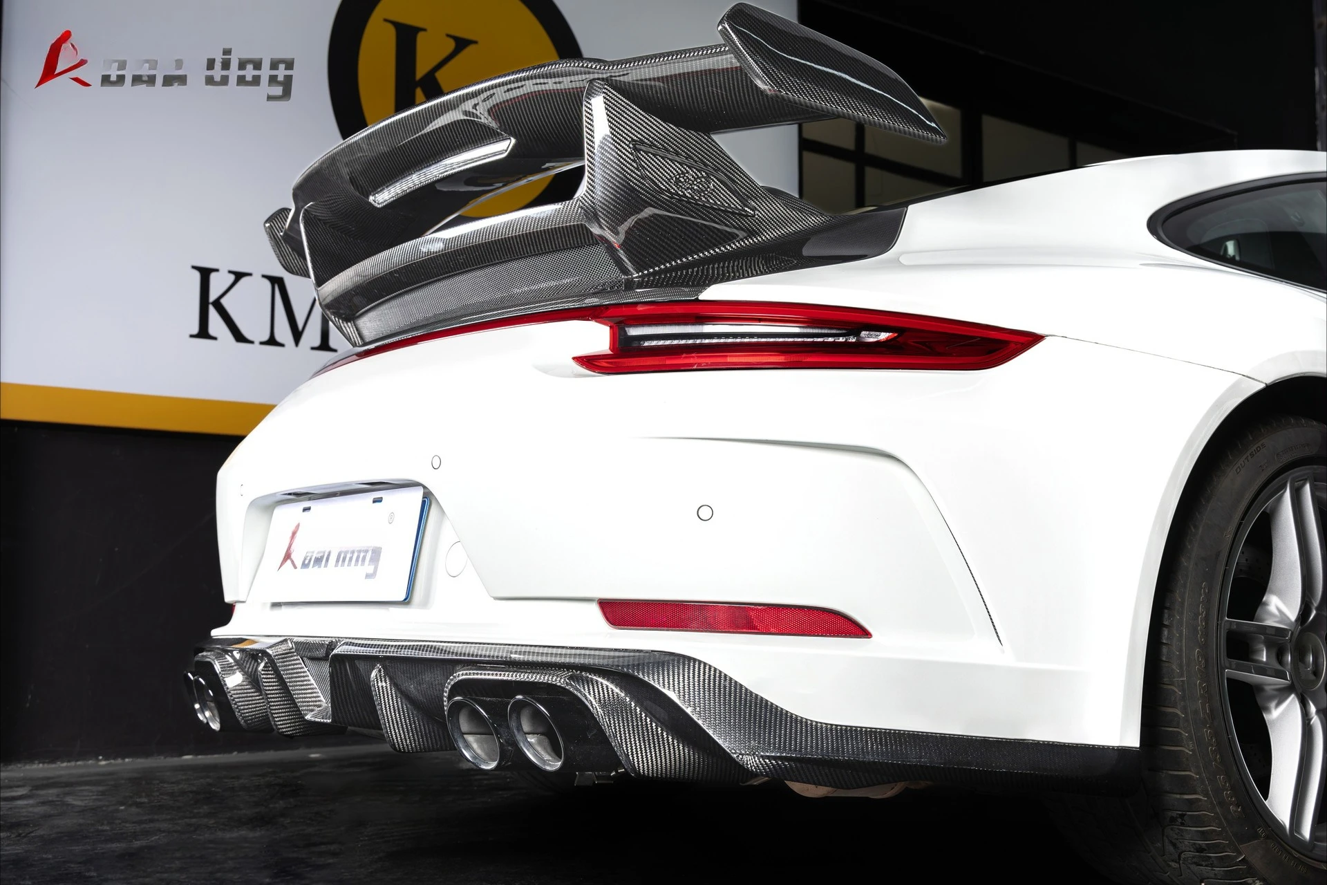 

Suitable For 17-19 Porsche 911 Carbon Fiber 991.2 KDA Rear Lip Dry Carbon Replacement