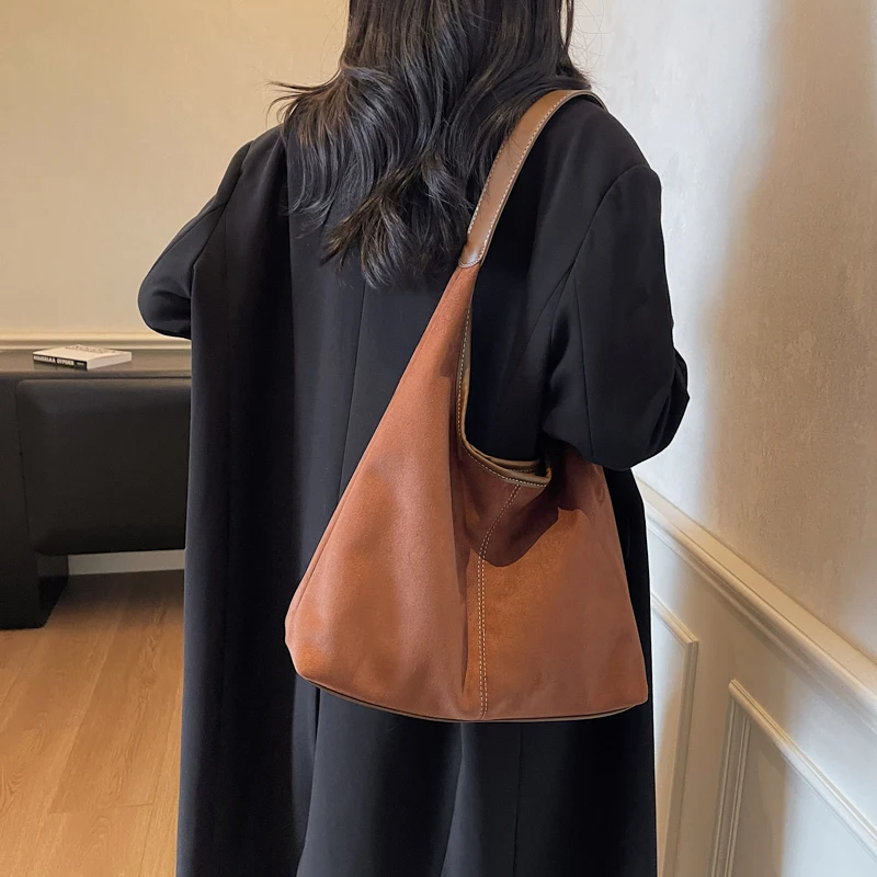 حقائب كتف من جلد البولي يوريثان بتصميم Leftside للنساء 2025 حقيبة هوبو شتوية جديدة للسيدات ريترو ​ حقائب اليد والمحافظ الفاخرة 2 قطعة/المجموعة