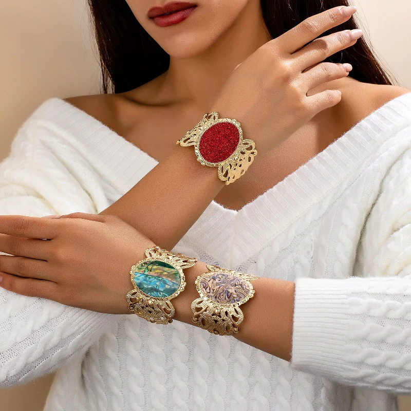 Vintage Carved Brac…