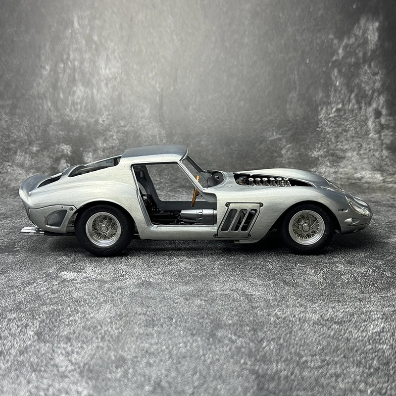 CMC 1:18 250GTO Skeleton Clear Paint Edition Limited Edition Alloy Car Model Collection Gift