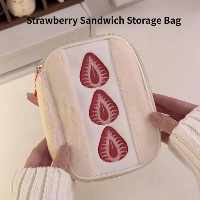 Estojo de Lápis de Pelúcia Morango Fofo – Bolsa de Armazenamento de Papelaria Multifuncional de Grande Capacidade, Necessaire Macia e Felpuda para Canetas e Maquiagem, Presente para Meninas e Mulheres
