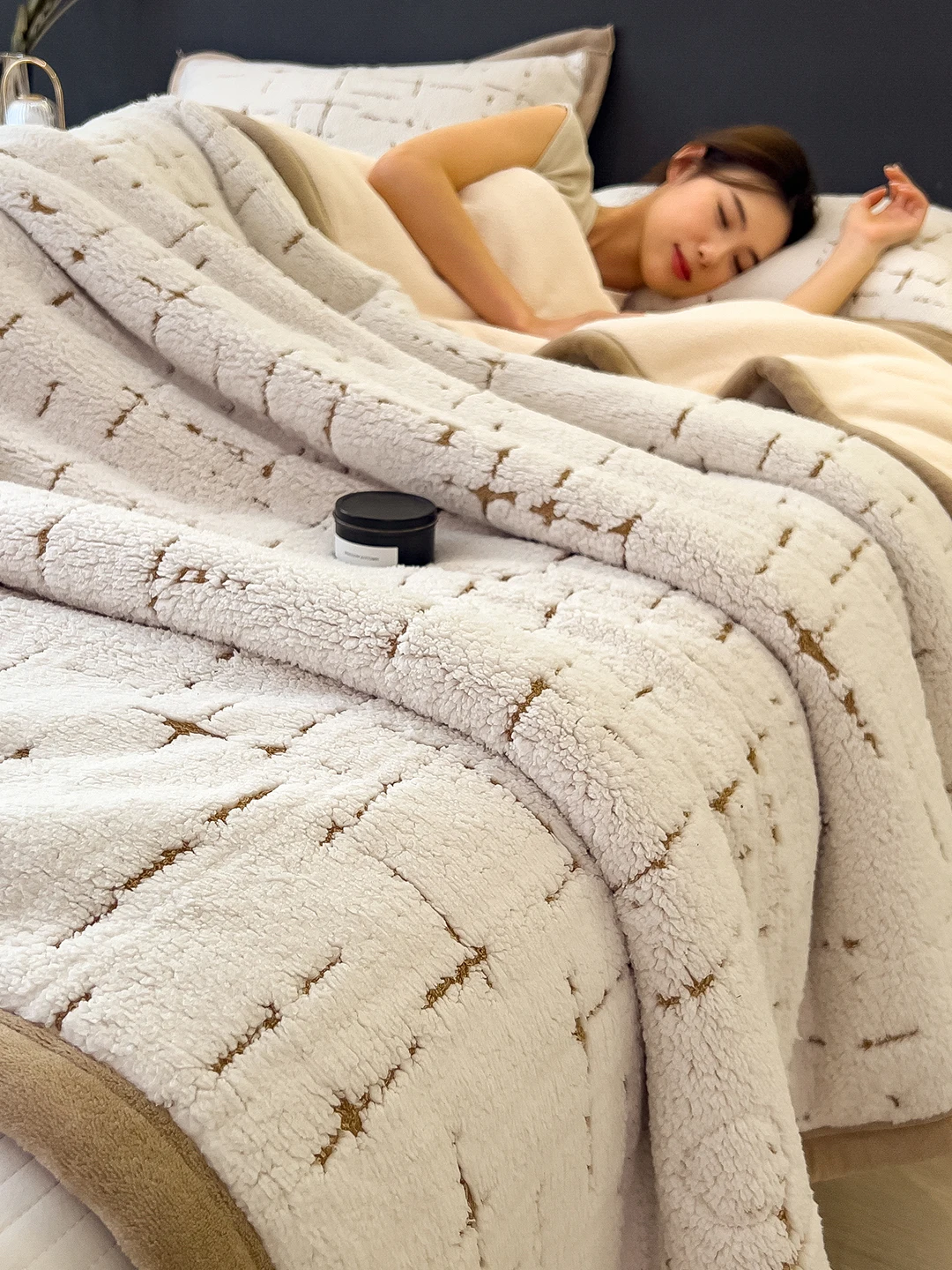 

Плюшевое одеяло из кораллового флиса Thiened Milk Velvet: Новинка зимы, роскошное, мягкое и теплое одеяло для офиса, дивана и сна