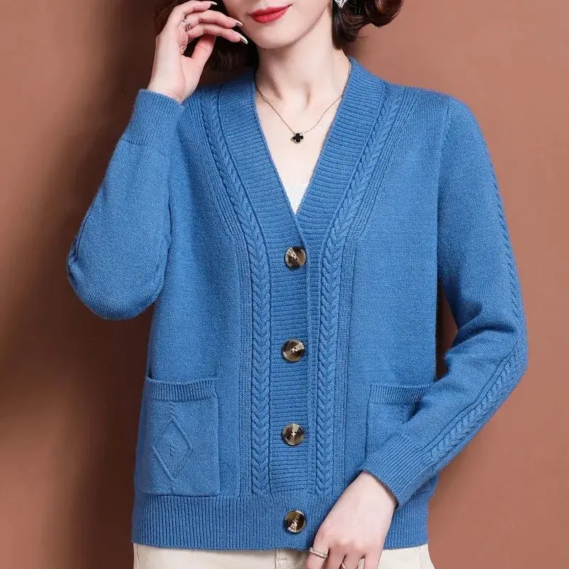 Fashion V-Neck Knitted Button Pockets Cardigan Sweater Women\'s Clothing 2022 Autumn New Oversized Casual Tops All-match Coat