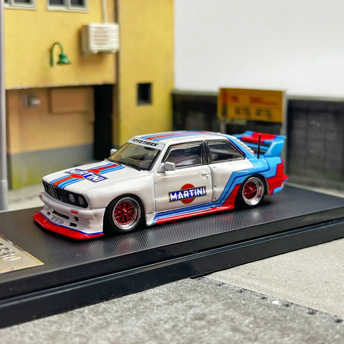 大人のためのダイキャスト合金レーシングスーパーカーモデル,クラシックコレクション,スケール1:64,高級スポーツ,お土産ギフト,静的ディスプレイ,e30