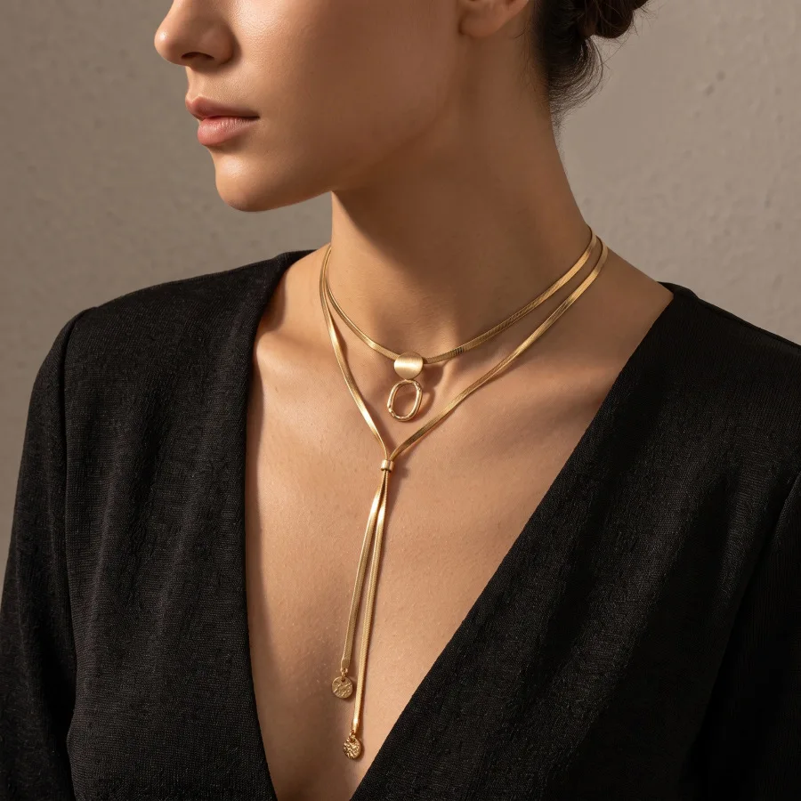Stylish and elegant wide-faced flat snake chain imitation pearl round collarbone necklace stud earrings set round women's senior