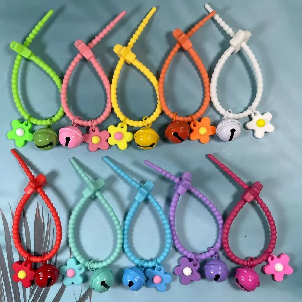 Sweet Silicone Flower Keychain Pendant Hanging Ornament Couple Key Chain with Bell Student Backpack Key Ring Jewelry Accessories