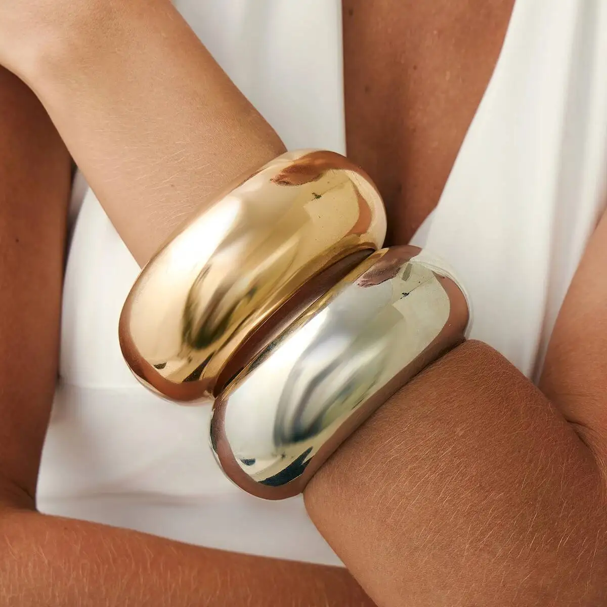 

Ingemark 2 Pcs/Set Punk Glossy Metal Round Big Bangles Women Exaggerated Smooth Surface Chunky Wide Bracelets Luxury Jewelry New