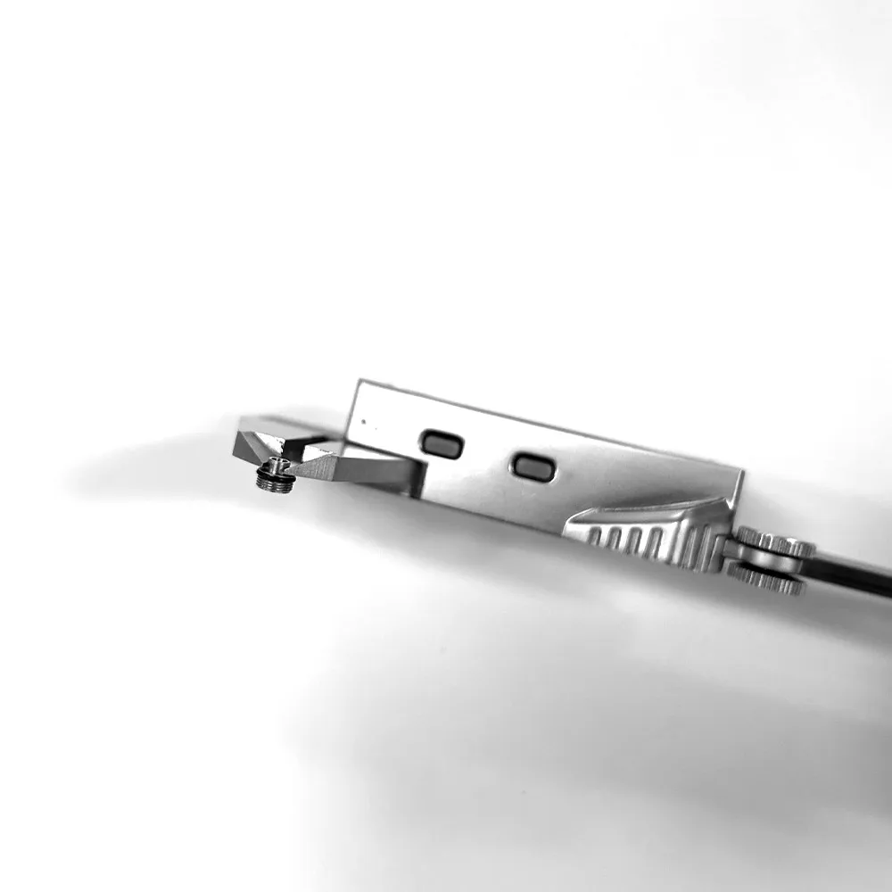 Einschraubbares GMT-Tauchergehäuse, silberne Krone, Ersatz-Uhrenkrone, keine „S“-Gravur und mit eingraviertem „S“, passend für NH34 NH35 NH36 Uhrwerke. – Detail 6