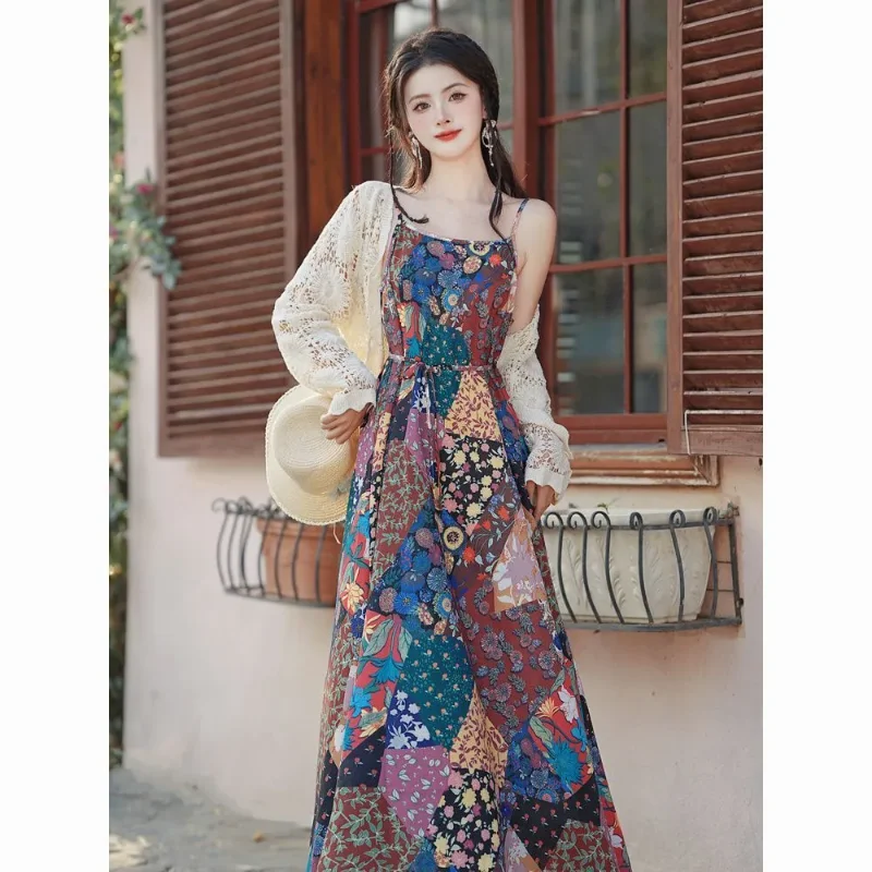 ชุดลำลองสไตล์โบฮีเมียนสองชิ้น เสื้อคาร์ดิแกนโครเชต์สีเบจแบบเว้าลายดอกไม้ พร้อมกระโปรงยาวลายปะติด