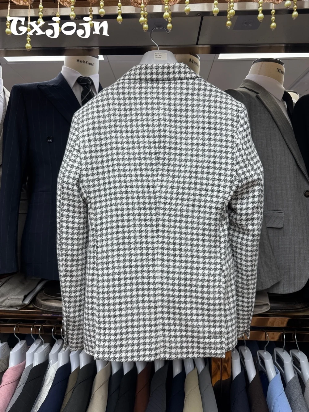 طقم بدلة رجالي أنيق باللونين الأبيض والأسود موضة 2026 سترة رسمية عصرية واحدة الصدر سترة وسراويل لحفلات الزفاف