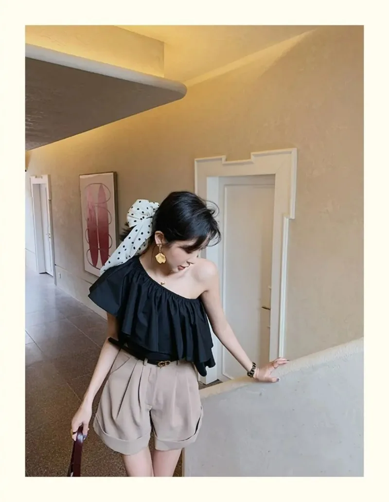 قميص نسائي صيفي بكتف مائل بتصميم جديد عالي الجودة بكتف واحد بدون أكمام بحافة أوراق اللوتس ملابس علوية حلوة