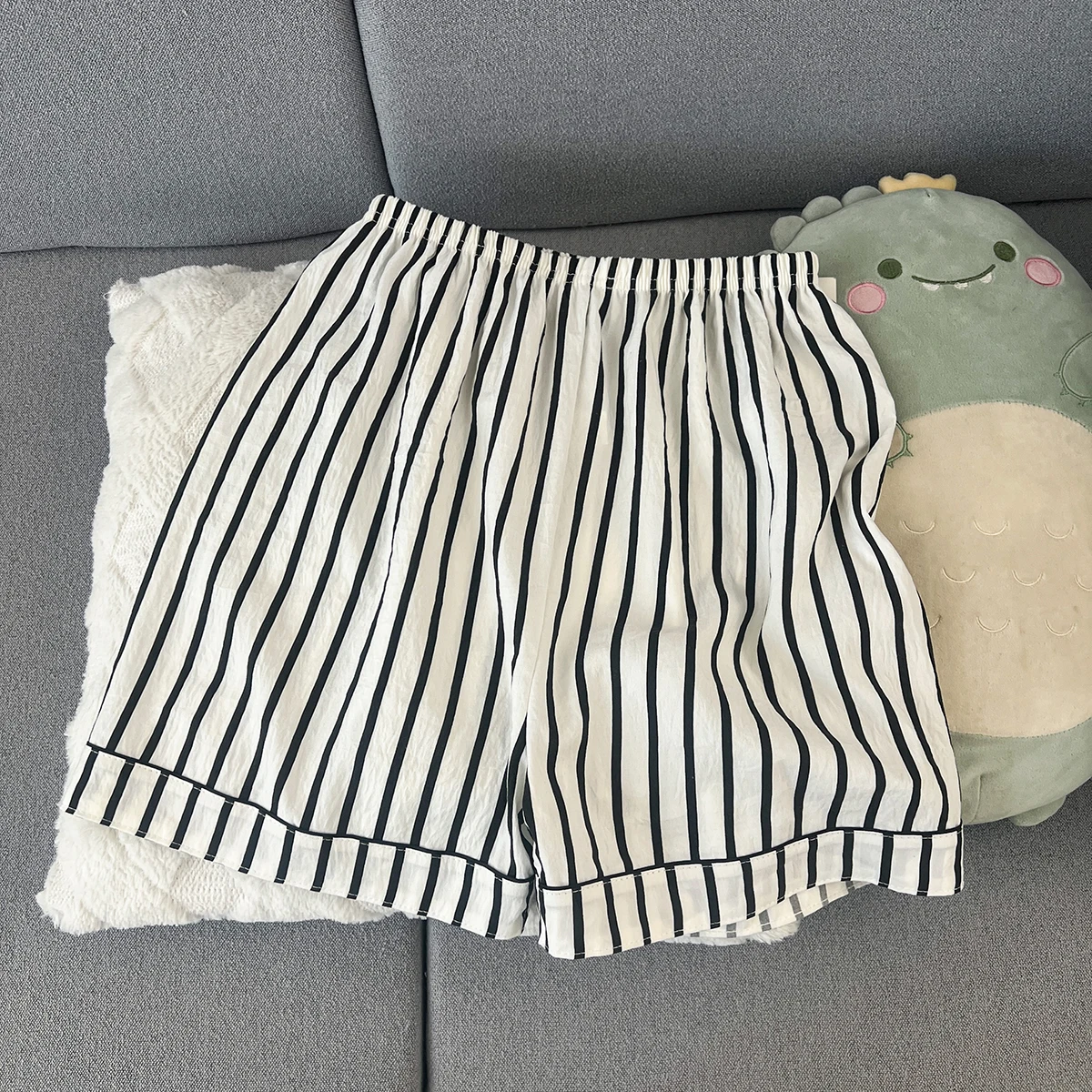 Women's Summer Pajamas, Thin Striped Pattern Short-Sleeved Shorts, Sweet and Cute, Can Be Worn Outside in Summer, Two-Piece Home Wear Set view 4