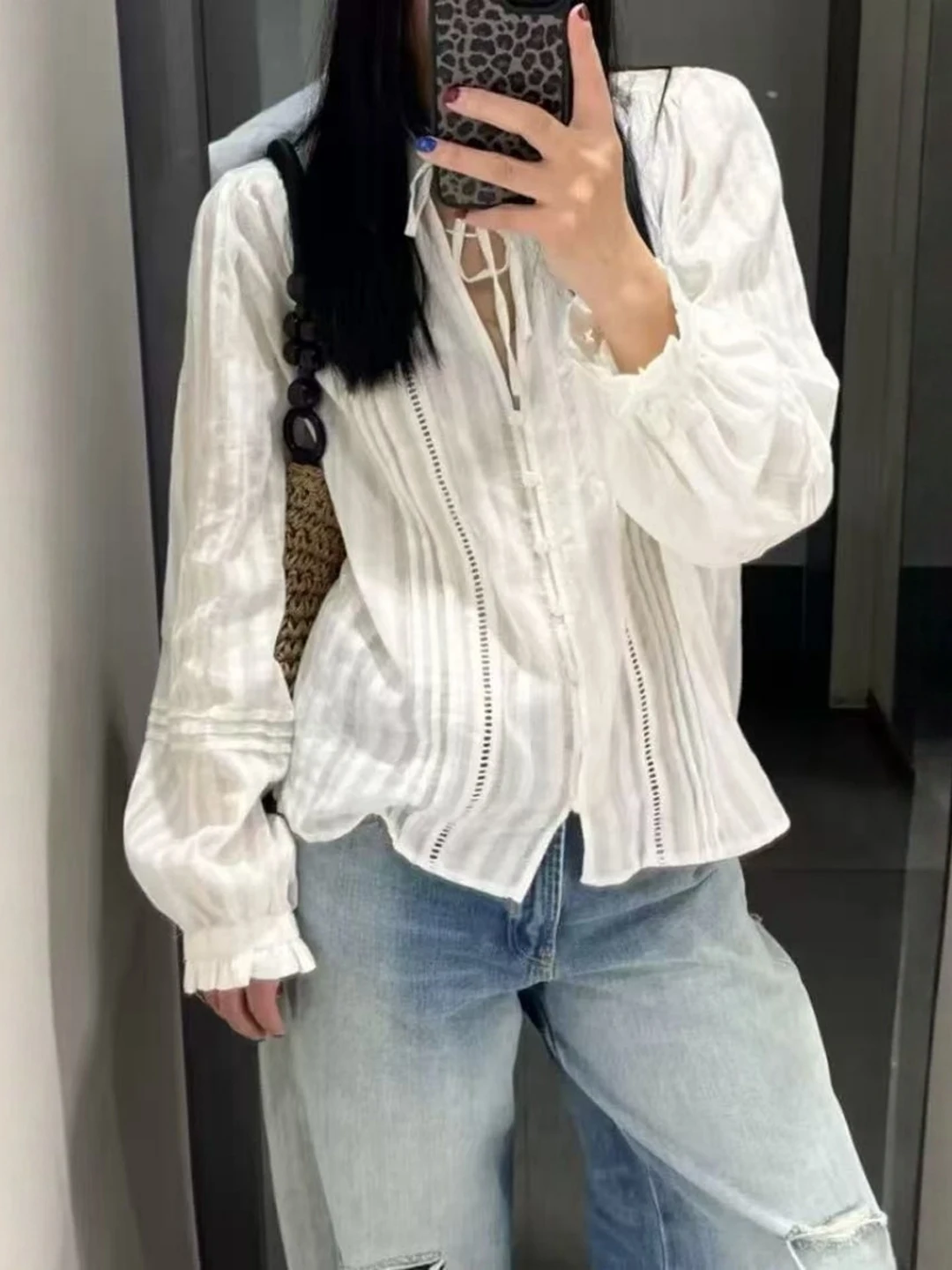 

Romantic Casual V-neck Vertical Lace Trim Lazy Style Women's Shirt Loose Fit Long Sleeve Breathable Spring Fashion Ladies' Shirt
