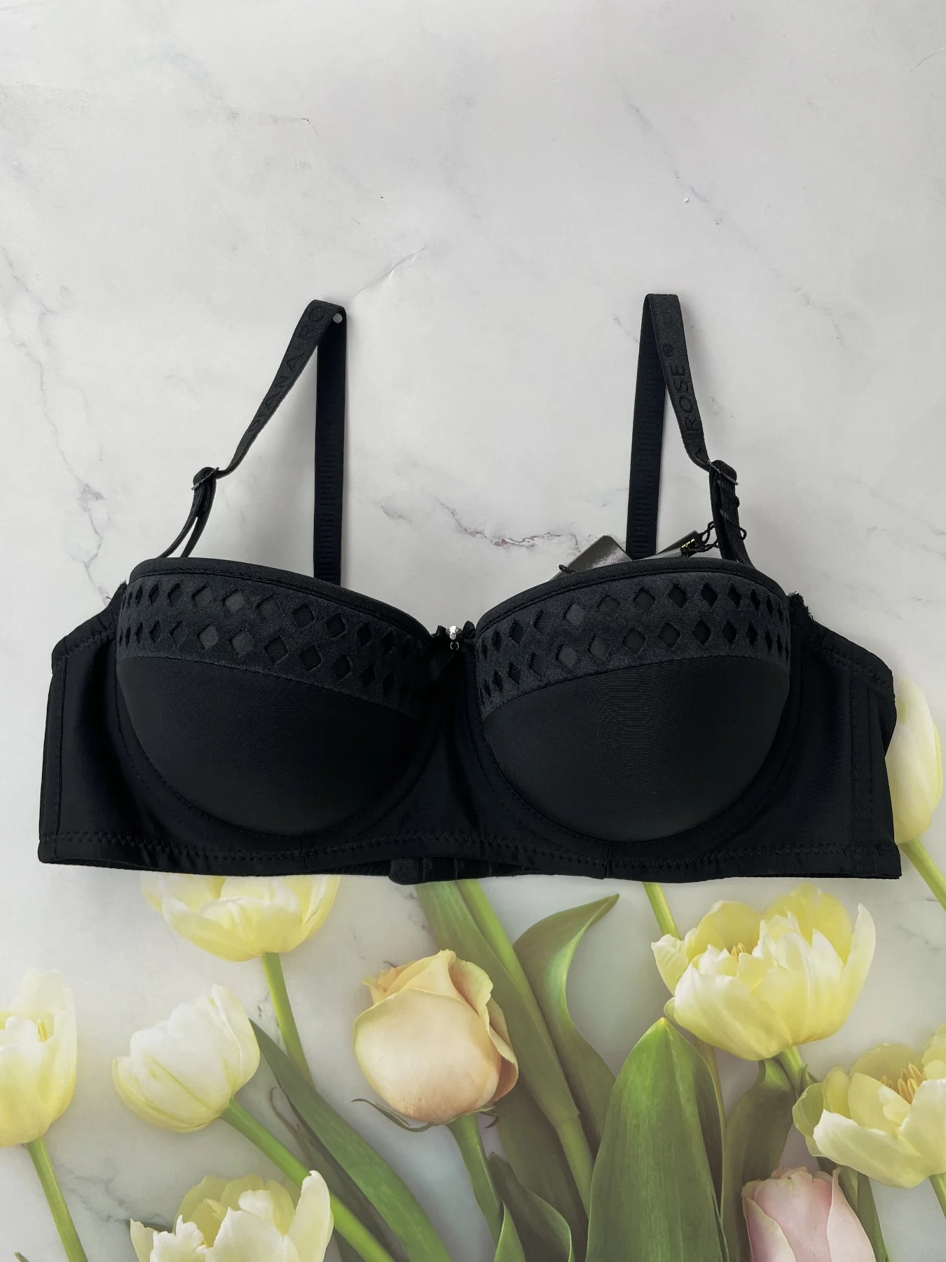 1/2 cup comfortable and breathable medium-sized cup bra double-breasted sexy lingerie of high quality.