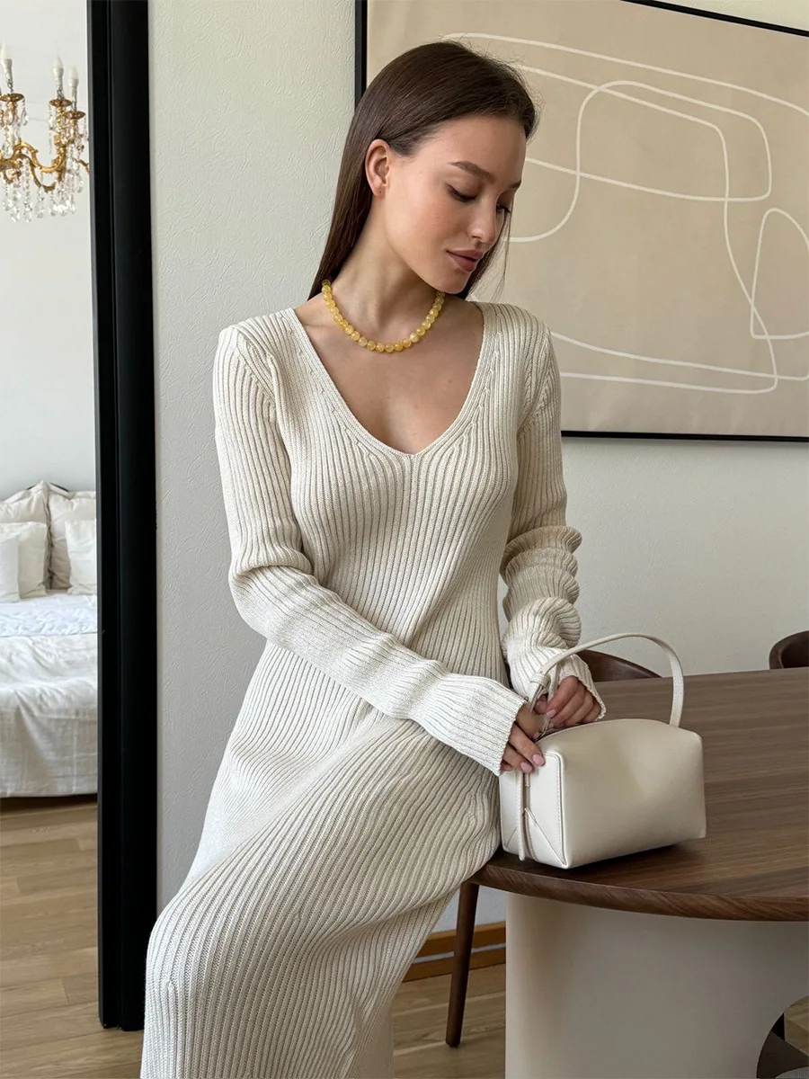 Bornladies Neues Damenkleid in Unifarbe mit Langen Ärmeln, V-Ausschnitt, Schlankem Bodycon-Schnitt, Gestricktes Maxikleid, Trendiges Elegantes Modekleid – Detail 8