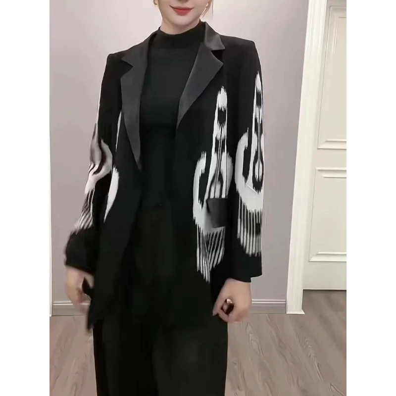 Spring or Autumn Luxury High-grade Temperament Xinjiang Ethnic Black Printed Suit Jacket Ethnic Style Suit Outside Age Reduction