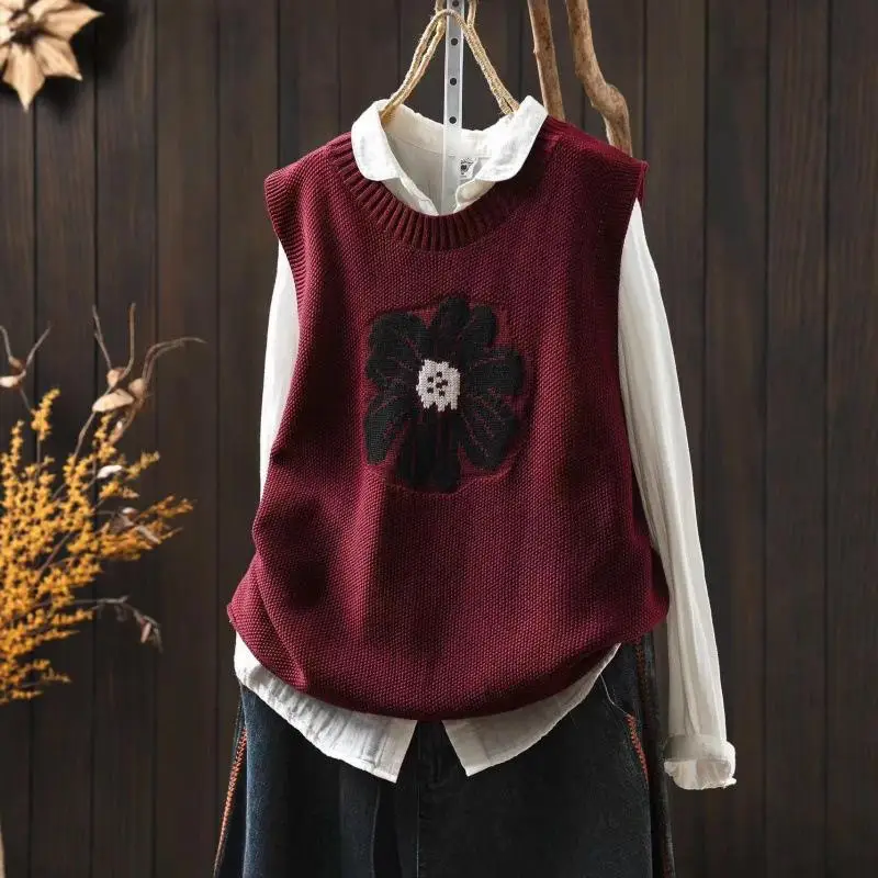 Vest 2025 is popular women's autumn new small cotton flower knitted age-reducing temperament sleeveless waistcoat vest