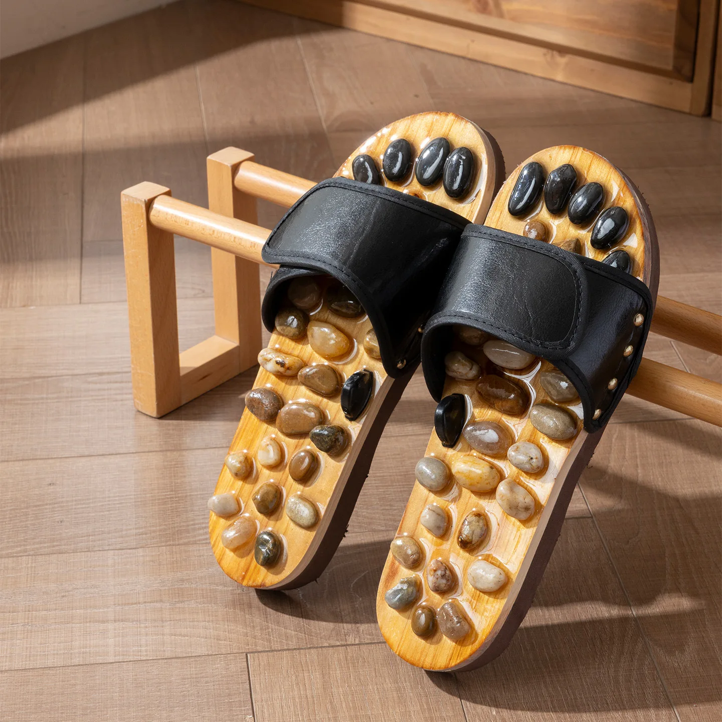 Massage Stone Shoes Acupressure Massage Slippers with Natural Stone Therapeutic Reflexology Sandals for Foot Acupoint Massage