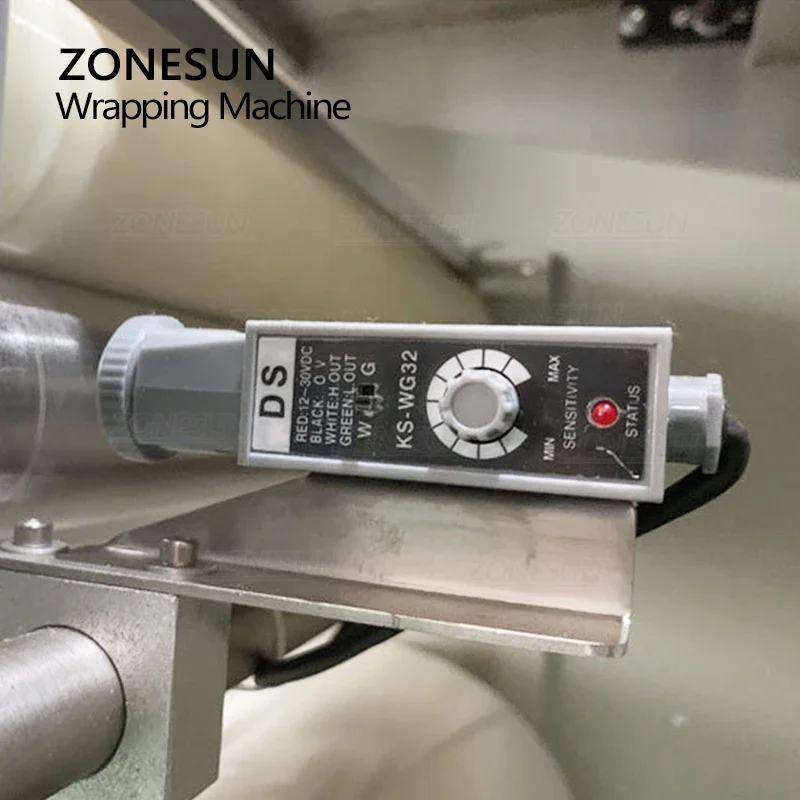 ZONESUN Horizontal Wrapping Packaging Machine Mask Biscuit Cake Candy Food Plastic Bag Pouch Sealing Machine Production Line