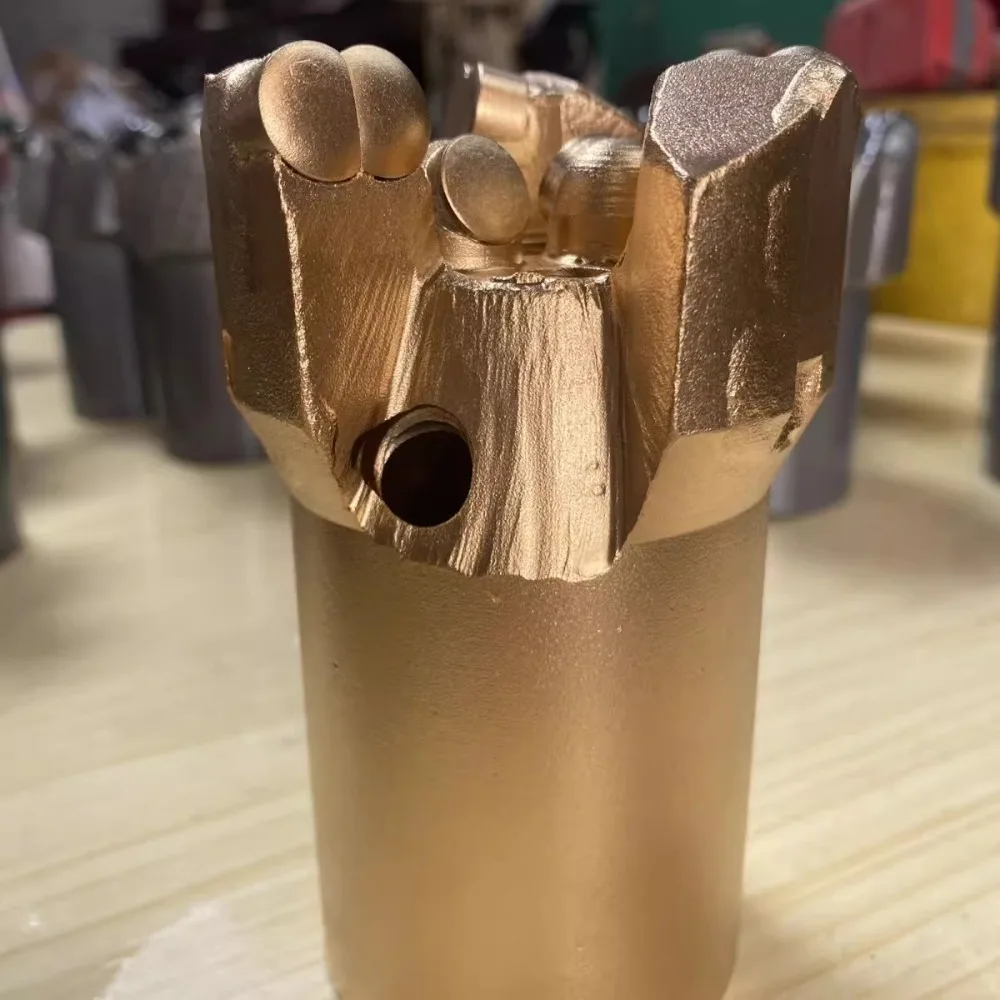 Broca diamantada côncava, três asas, 75, 94