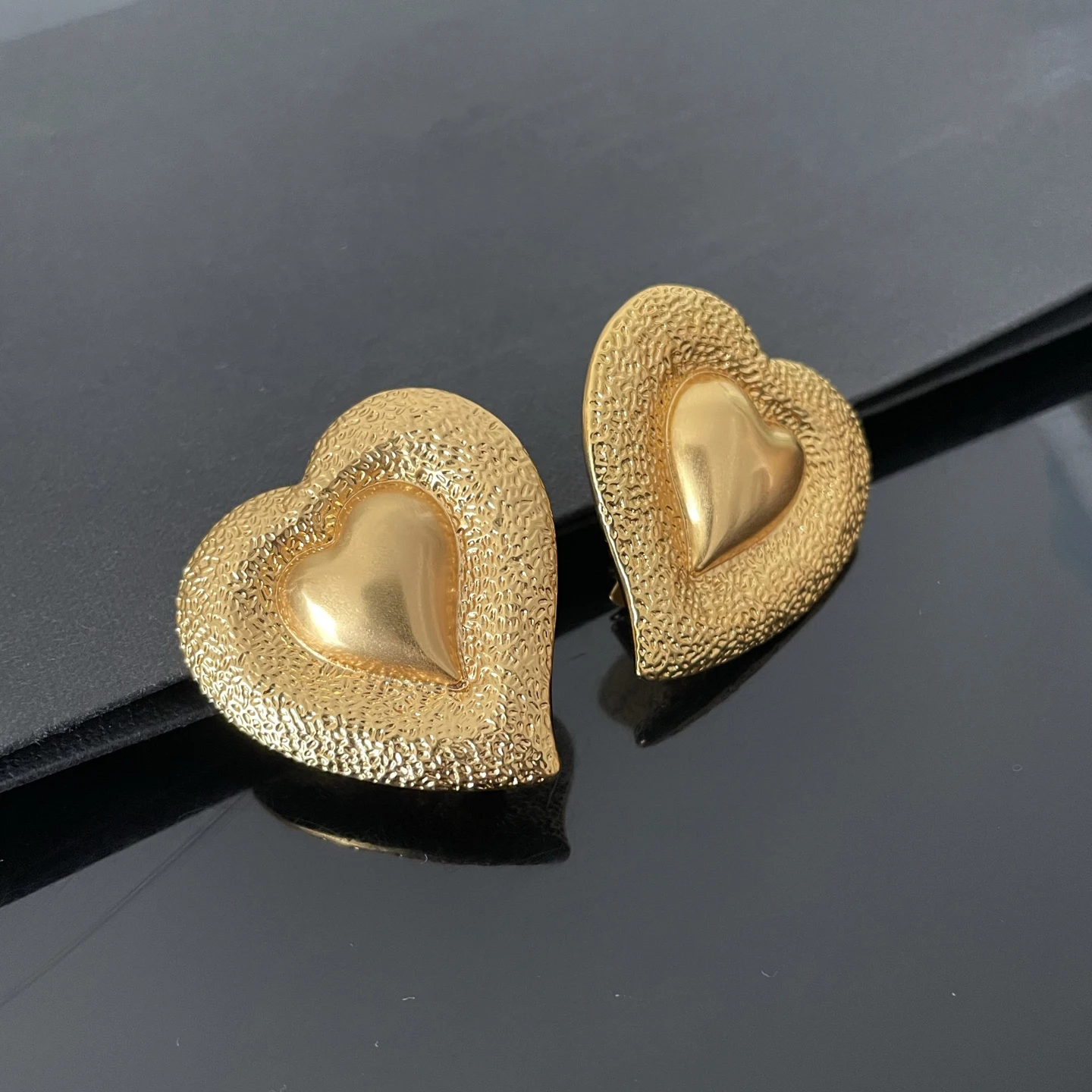 2026 Fashion Gold Plated Brass Heart Earrings Ear Clip Women Vintage Europe Jewelry
