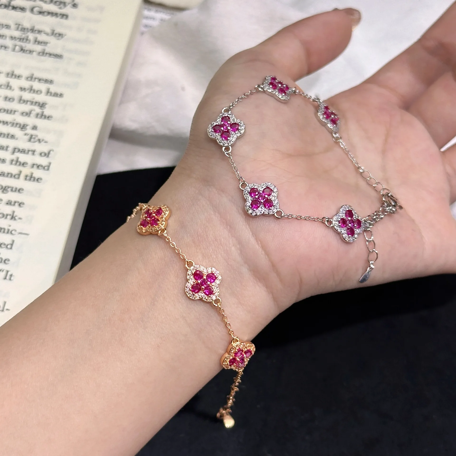 

Fashionable Versatile Handpiece - Five - Petal Four - Leaf Clover Bracelet, Exquisite Purple Zircon, Niche & Delicate Design