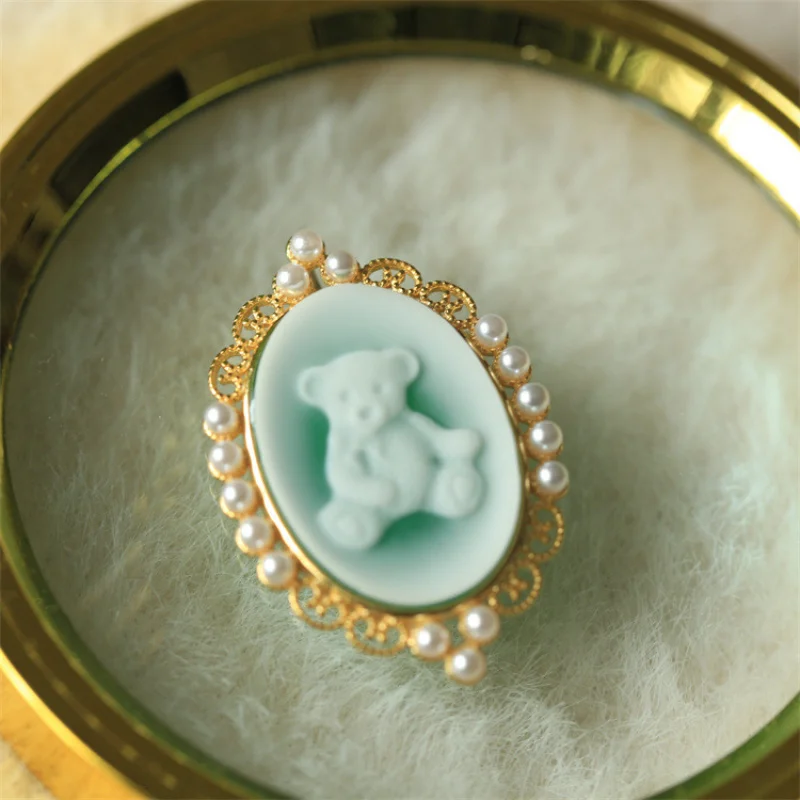 

s925Silver Inlaid Agate Cameo Agate Relief Bear Pendant Retro niche design with pure silver chain gift box birthday present