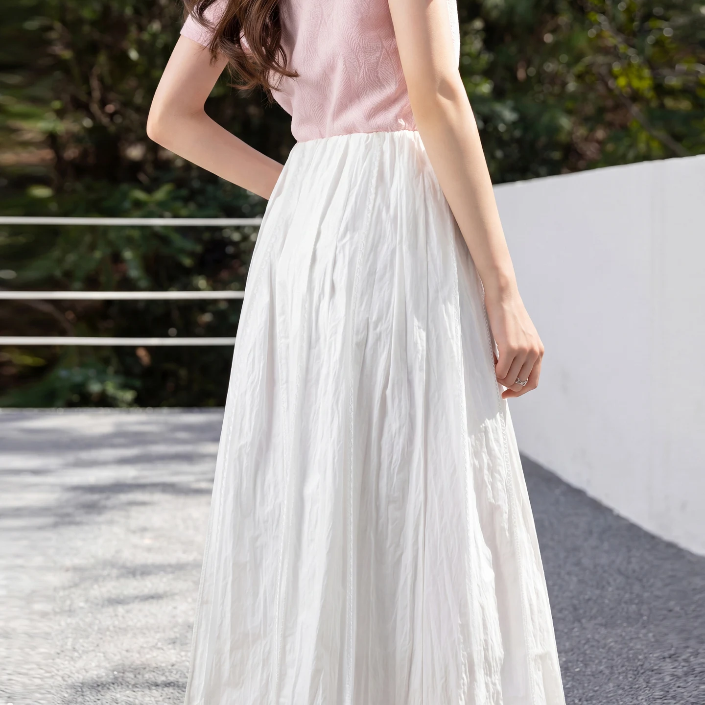 SENTUBILA Women's Minimalist Office Skirt Summer Fashion Light Pleat Textured Elastic Waist Loose Casual A Line Skirt 162QG7121