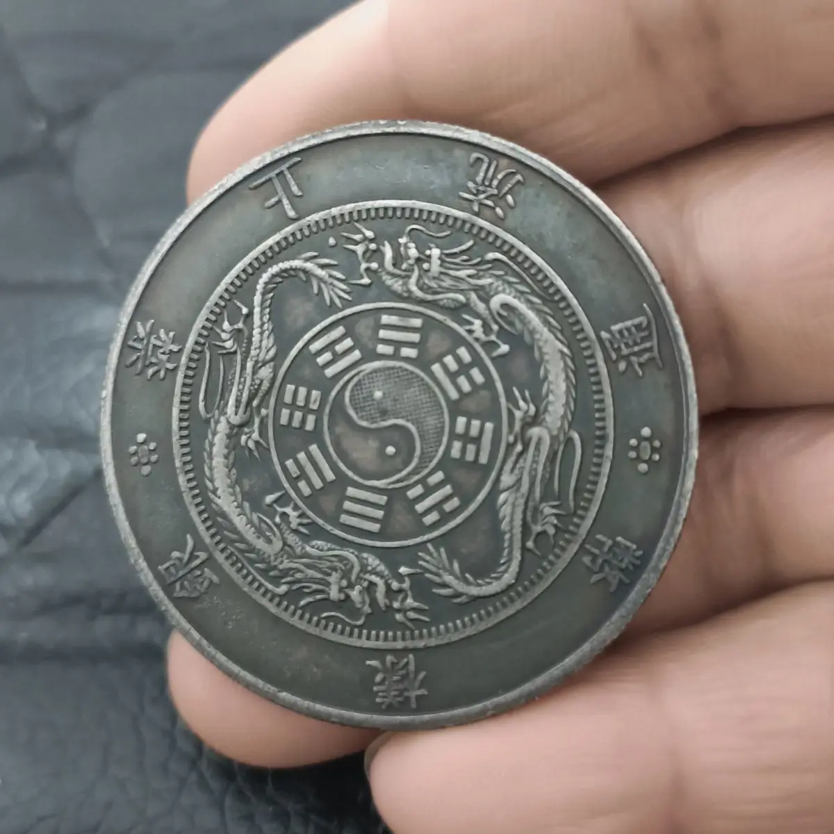 Antique sample coin collection silver yuan Shuanglong silver coin Chinese and foreign Longyang Tongbao high-quality butter sauce