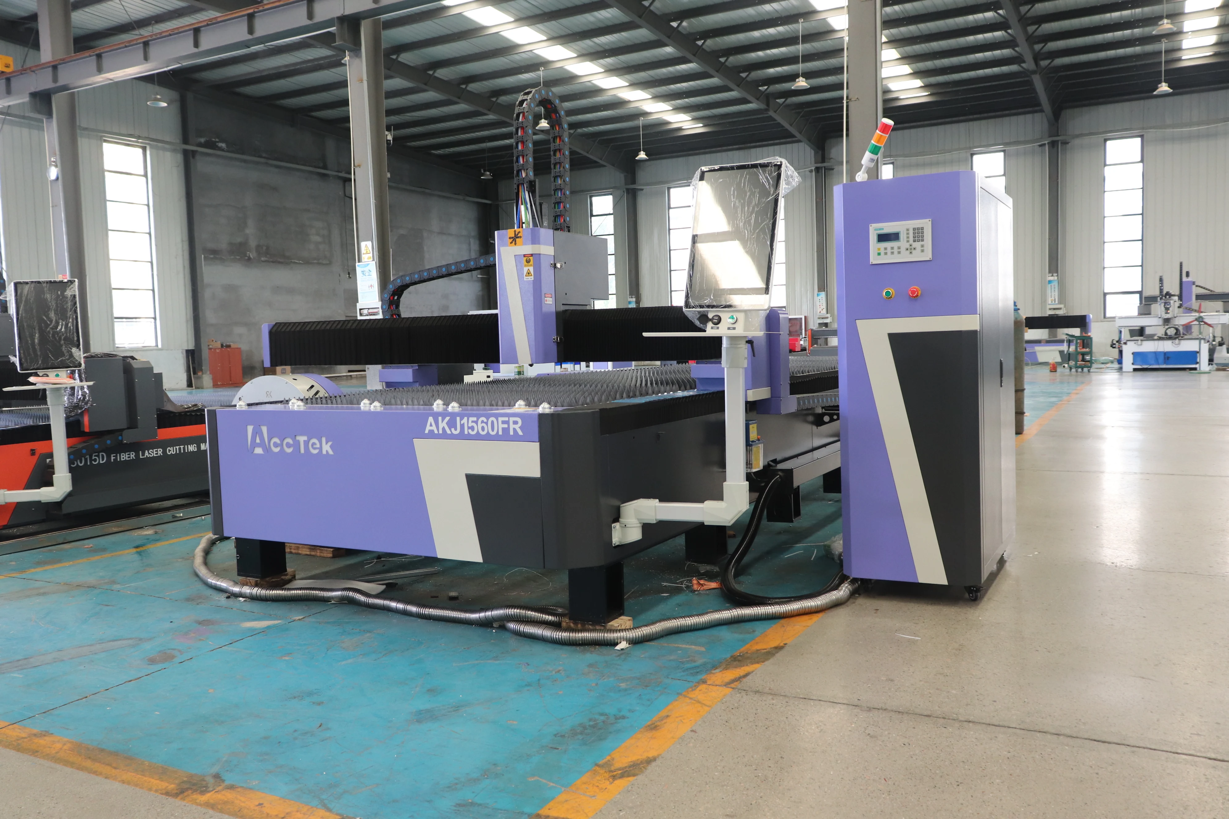 Machine de découpe laser CNC 1 - Fiber Laser Cutter 1500W Metal avis et prix