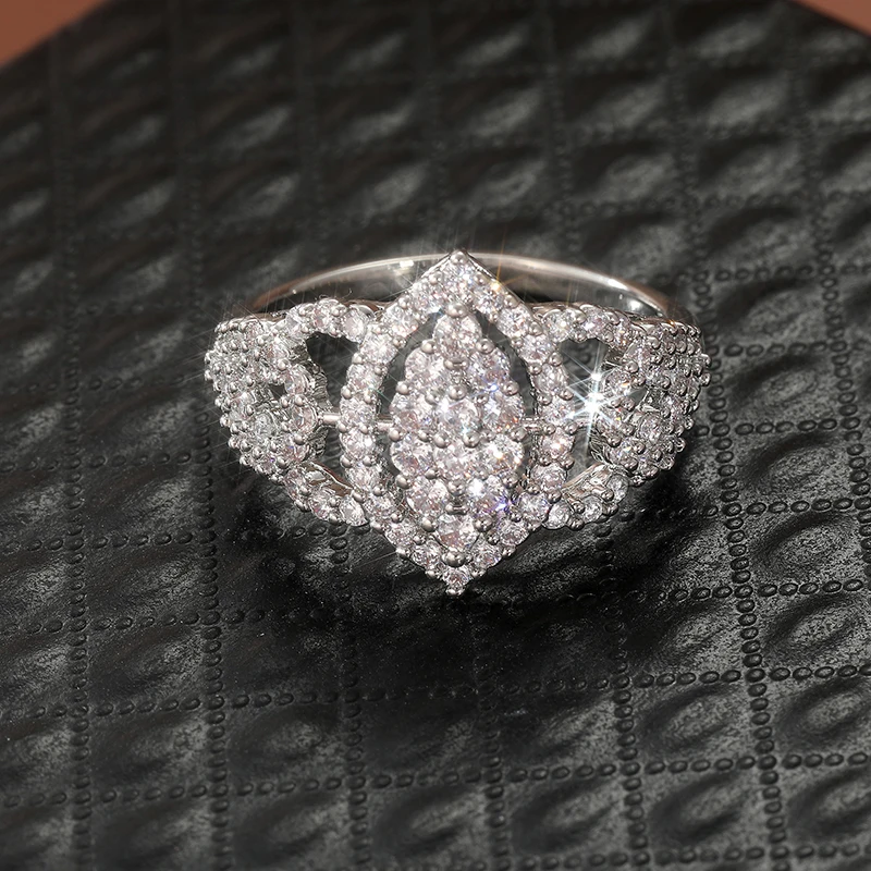 Luxury Gorgeous Band Ring Inlaid Shiny Artificial Zircon Elegant Promise Ring for Women Wedding Engagement Party Jewelry