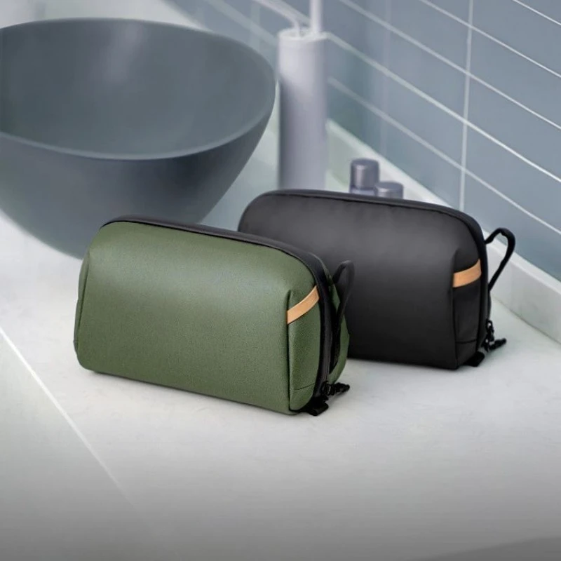 

1 шт. Водонепроницаемая косметичка с разделением на сухие и влажные отделения, большая вместимость, портативная дорожная сумка для деловых поездок и активного отдыха