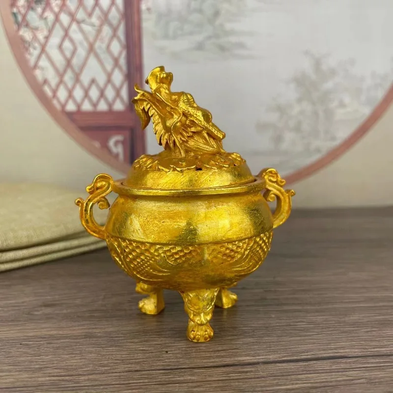 Brass vintage Ming Dynasty Xuan De era auspicious beast three-legged dragon head incense burner, gilded incense burner, auspicio