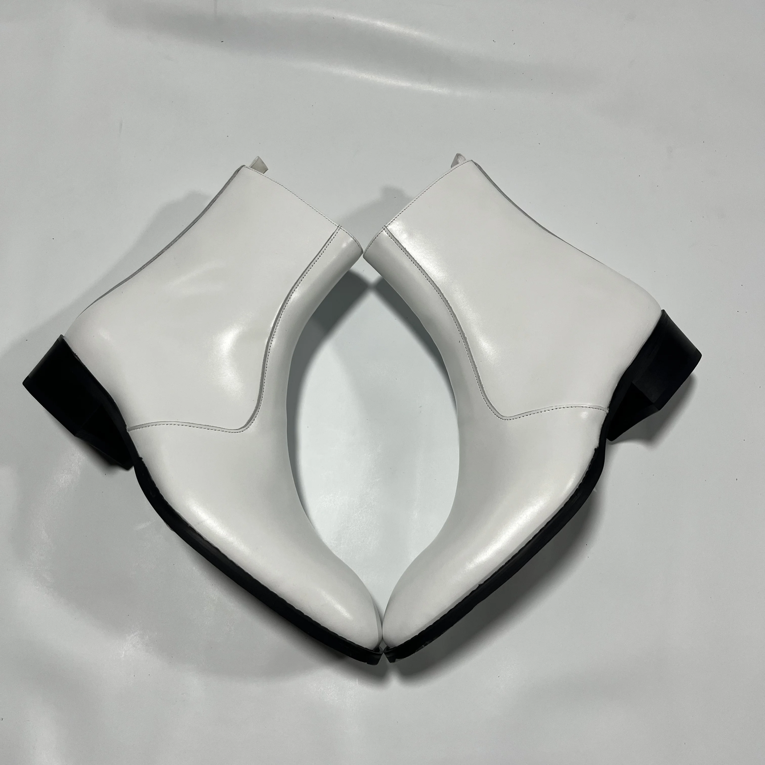 Botas Chelsea de couro genuíno feitas à mão com bico fino e suave branco