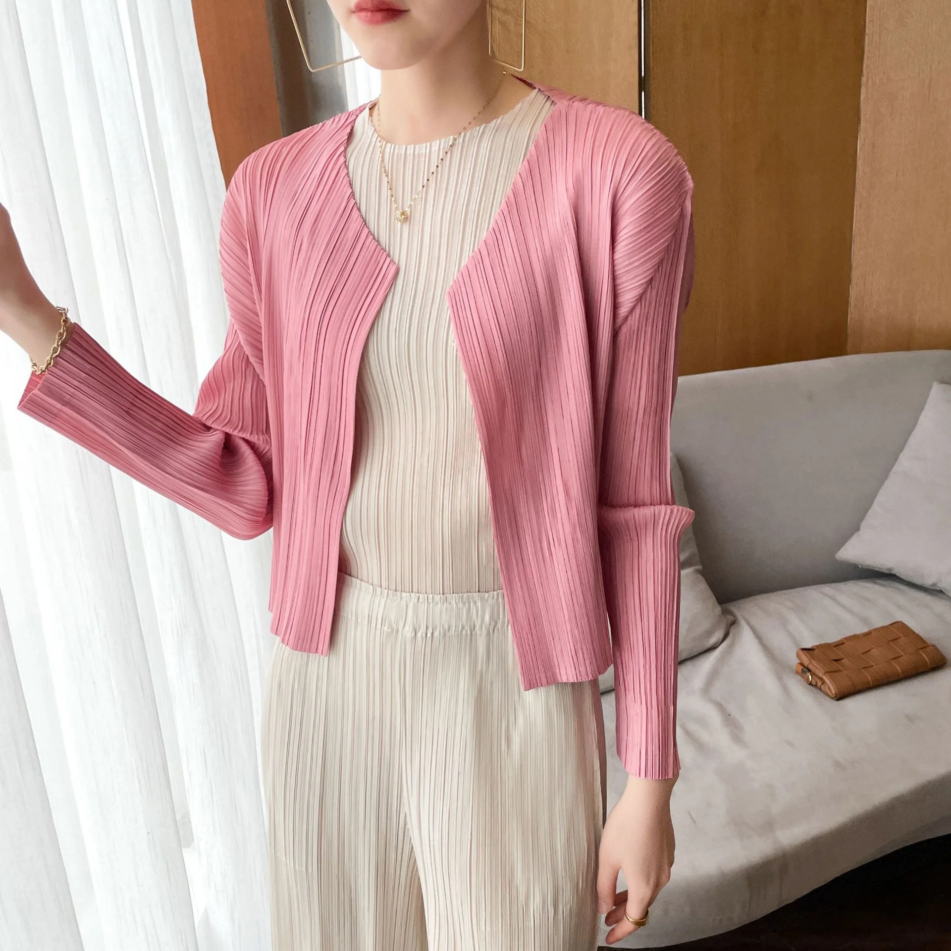 

Quality Slim Fit Long Sleeve Folded Cardigan Spring Autumn Thin Base Layer PP Outerwear Short Coat for Women round Neck No Bu...
