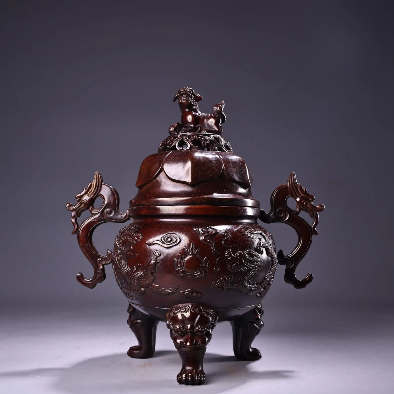 

8-дюймовая народная старая бронзовая статуя льва Xizang, рельефная текстура дракона, голова дракона, ухо, трехногая курильница