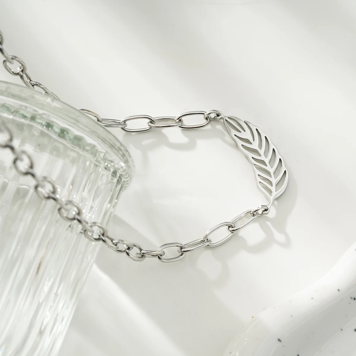 New wheat necklace Senshi small fresh creative leaf collarbone chain senior sense sweater chain design sense necklace waterproof