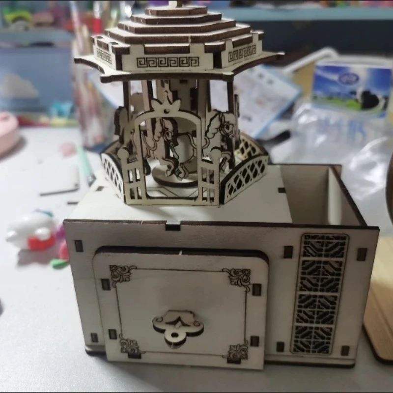 Carrossel de madeira caixa de música windup música + caneta titular crianças diy artesanato haste presente para 6 + anos de idade