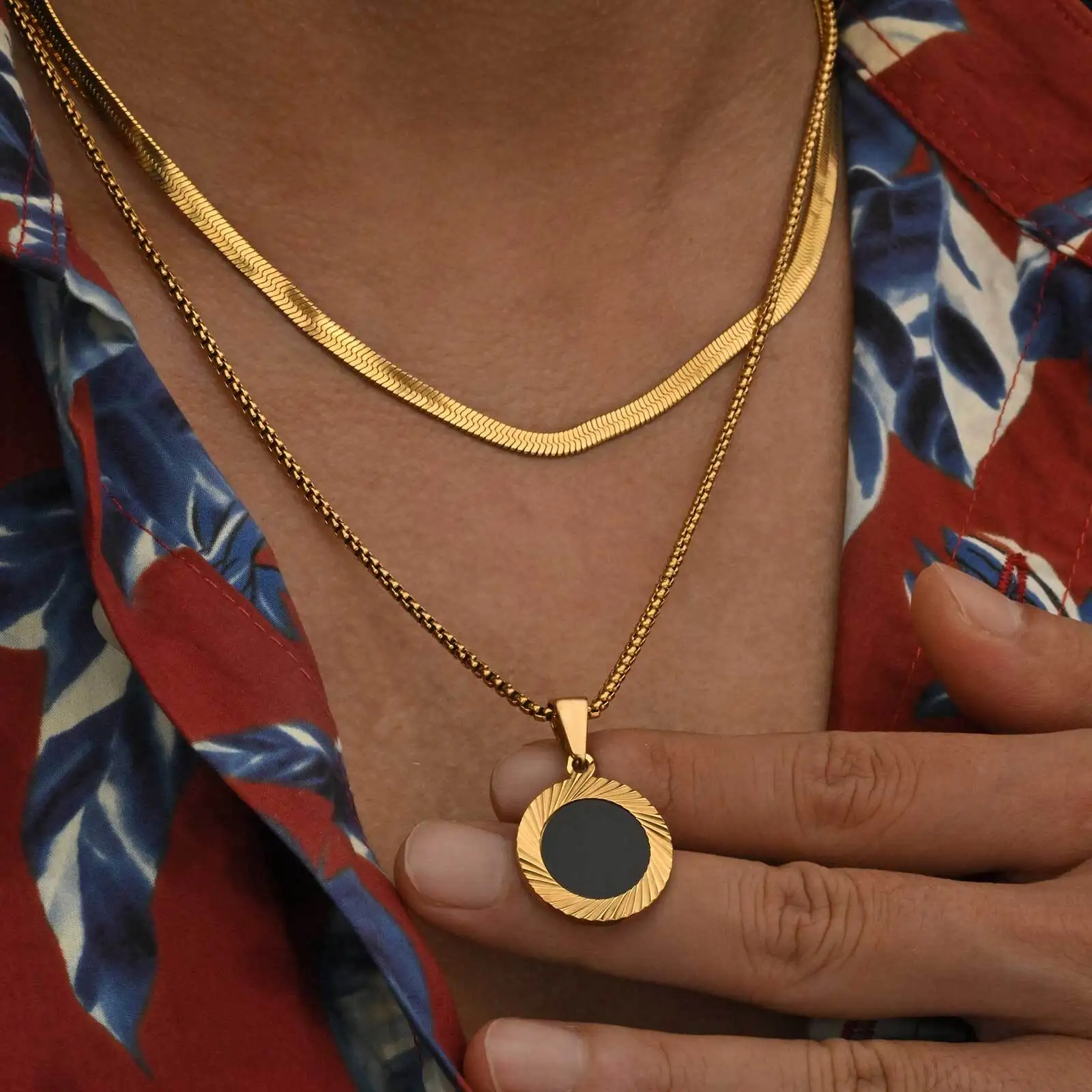 

Stylish 2pcs Man Necklace,High Quality Stainless Steel Embossing Radiation Sunburst Round Pendant,Birthday Party Jewelry Gift