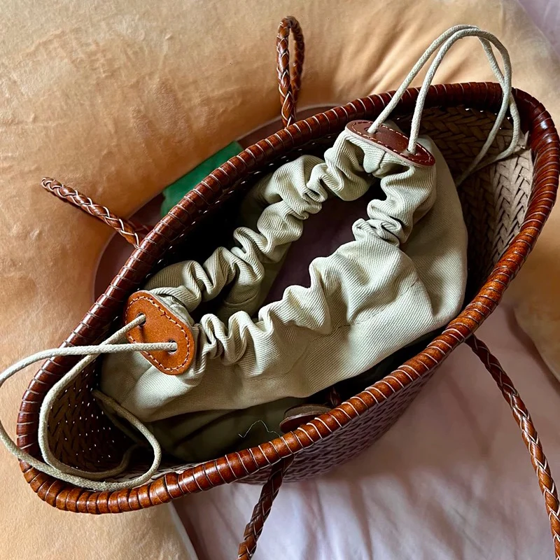 دلو جلدي أصلي عتيقة حقائب اليد المصممة الفاخرة للنساء ومحافظات 2025 جديدة في جلد البقر المنسوج مع كيس كتف الجيب الداخلي الداخلي جودة عالية ًالشحن مجانا وصول الشحن السريع #5