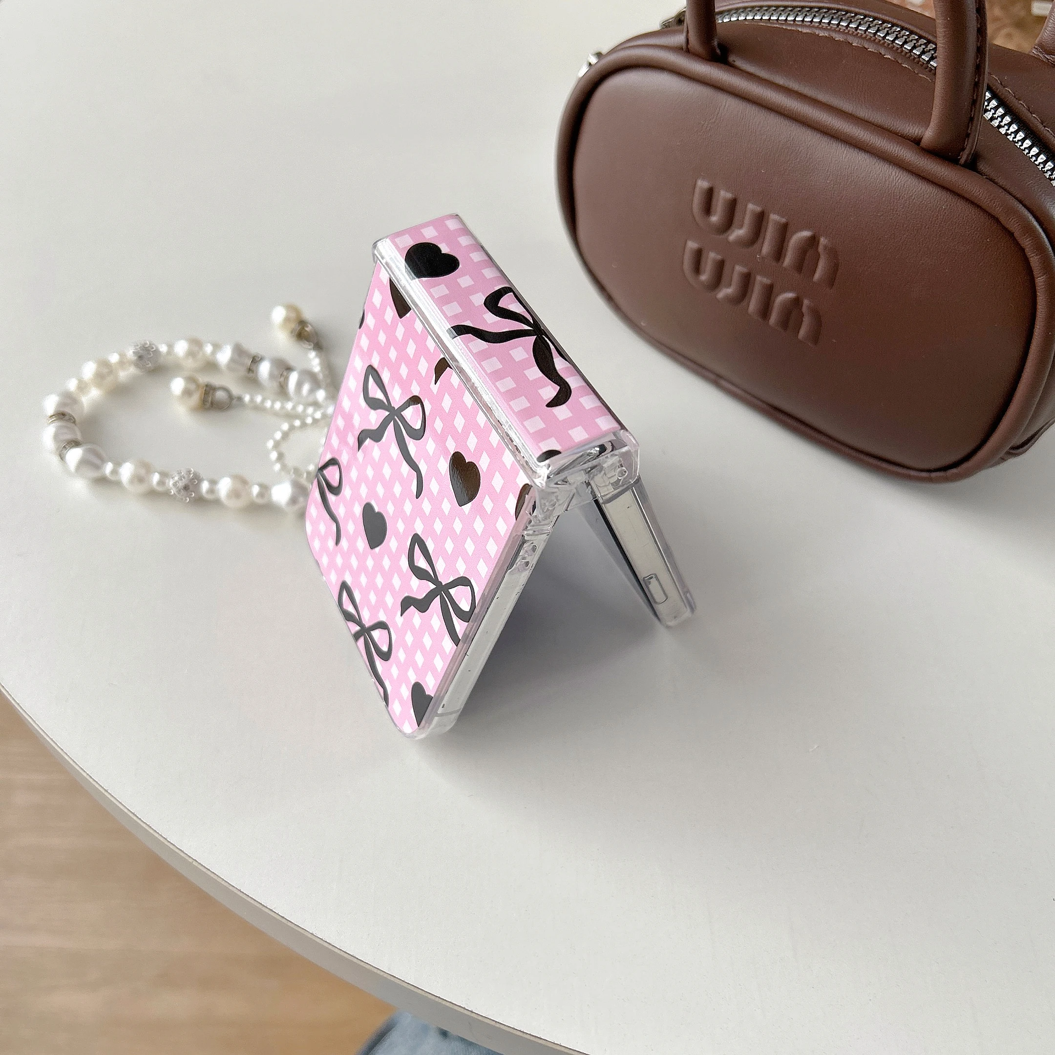 لطيف الوردي الأسود القوس ريشة بطاقات سوار قضية الهاتف لسامسونج غالاكسي Z فليب 3 4 5 6 7 غطاء لسامسونج Z Flip3 Flip4 #6