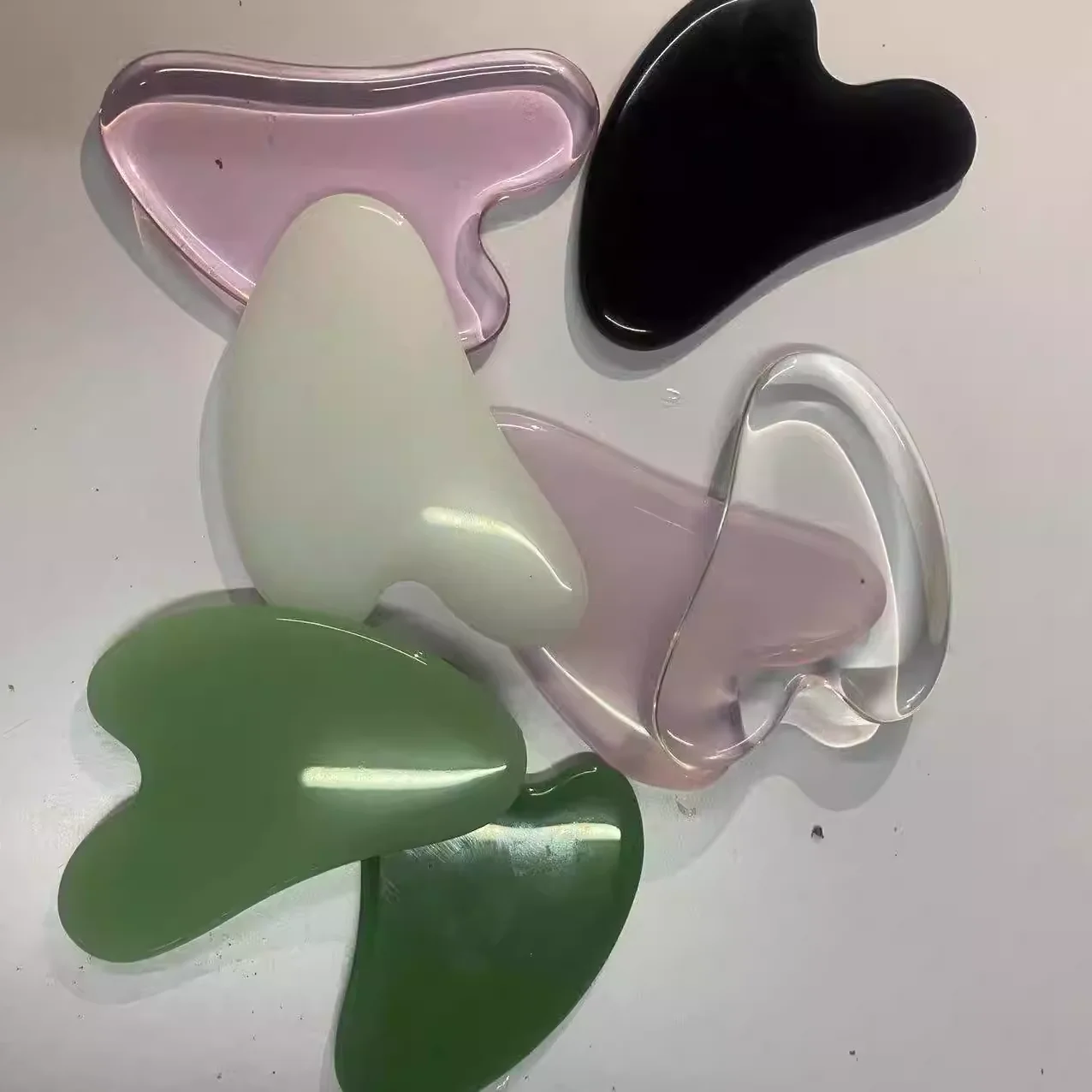 เครื่องมือนวดกัวซาหินหยก แผ่นนวดกัวซาสำหรับนวดหน้าและร่างกาย เพื่อการปรับรูปหน้าและลดอาการบวม